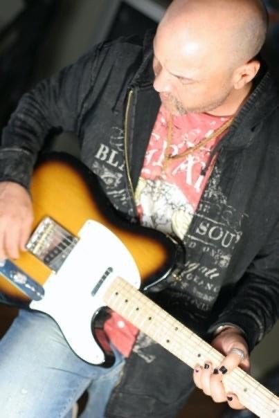 bobby brooks w guitar 2